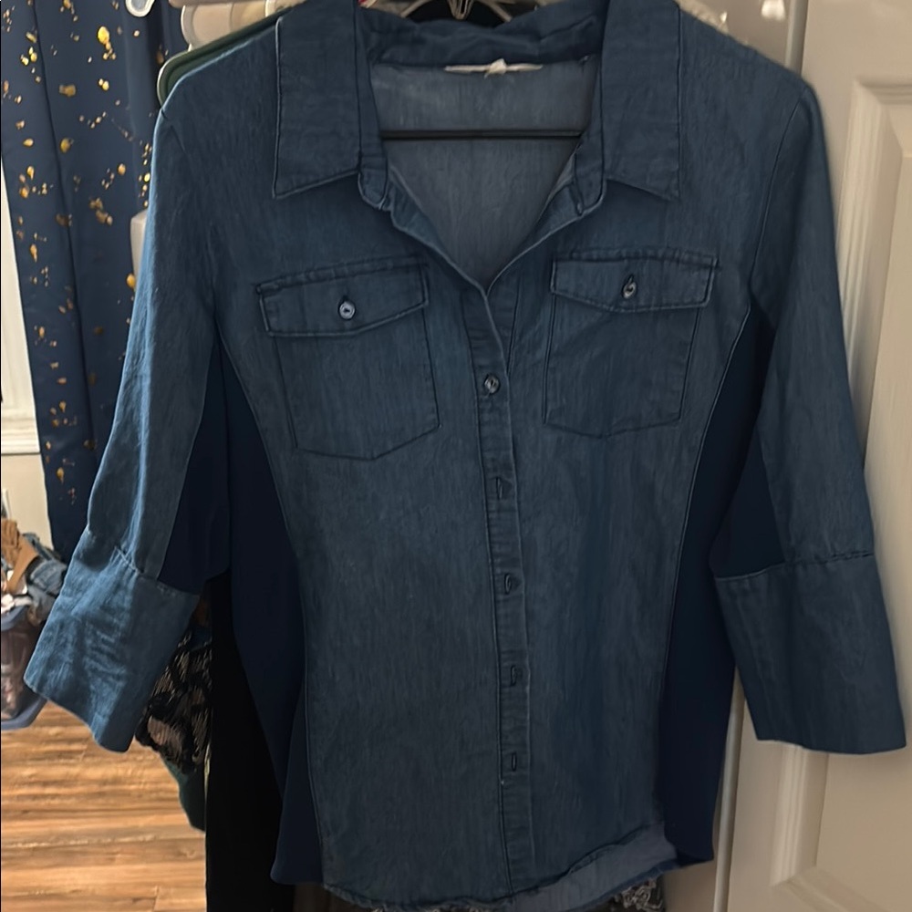 Blue Chambray Button-Up Shirt. So cute ☺️